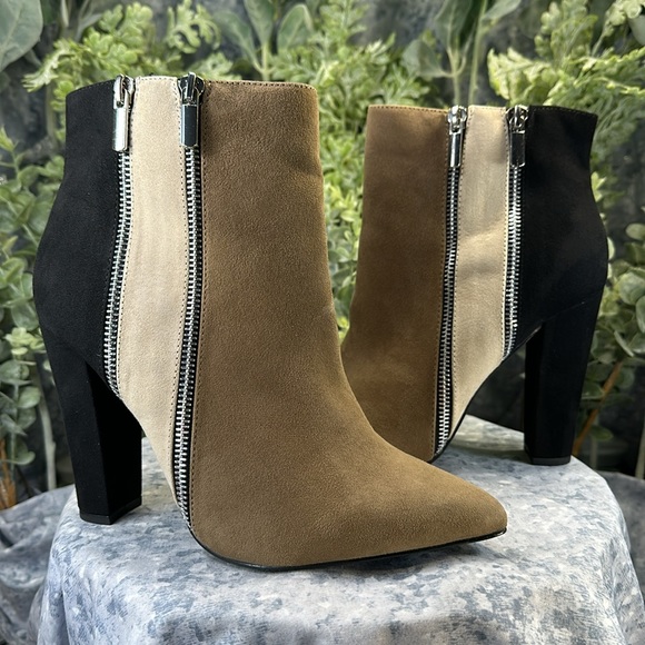 JustFab Remi Black Cream Tan Faux Suede 4.25” Heel Zip Dress Boots WMS 8W✨EUC✨ - Picture 3 of 15
